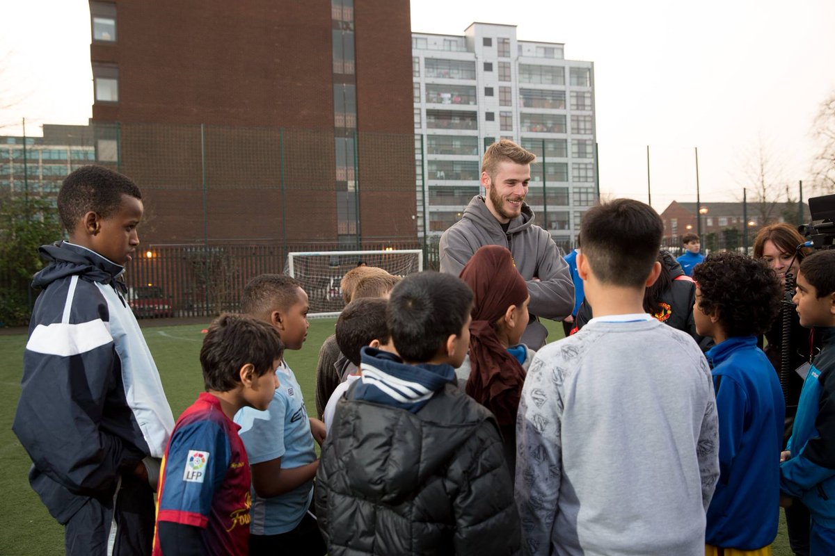 MU_Foundation's tweet image. You've been a true role model for our young people for so long, David ❤️

Thank you for supporting Foundation projects over the past 12 years and for always bringing a smile to our participants' faces 🥰

Best of luck for the future, @D_DeGea 🤝