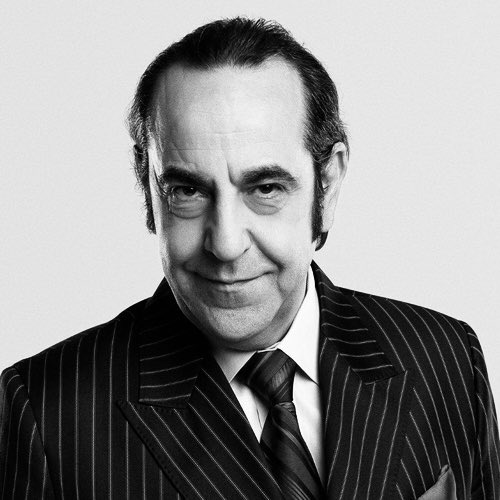 Bir süredir hastahanede tadavi altında olan MFÖ grubunun renkli kişiliği Özkan Uğur hayatını kaybetmiş :( 
Çocukluğumda o kadar varsın ki… 
Mekanın cennet olsun. 🕊