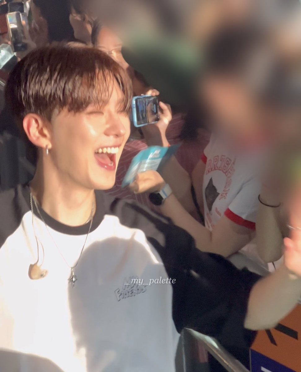 Happiness_to_KH's tweet photo. 크앙 🦈                                         끄앙>.< https://t.co/g1bG9Yiq3B
