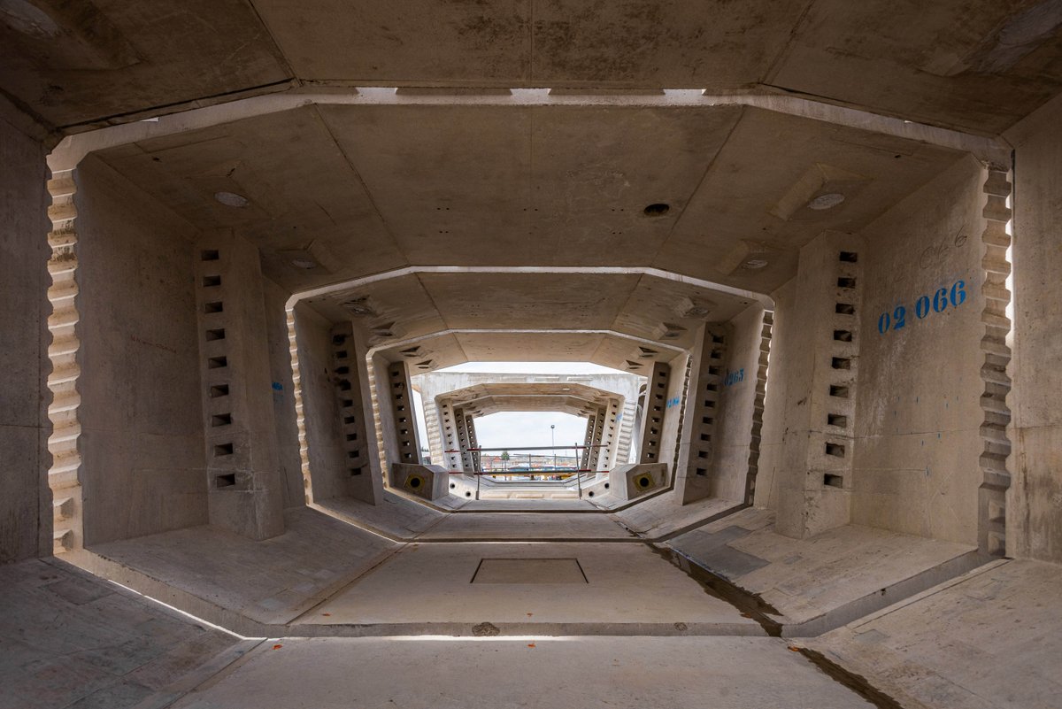 HS2ltd's tweet image. A few shots to highlight our progress 👀.  

Excavations at our Old Oak Common station site 📸. 

Segments off the production line at Kingsbury 📸. 

The first Thame Valley piers in position 📸. 

#HS2InPictures #Construction #Infrastructure