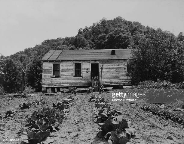 pistolapckinma's tweet image. #Poorwhite Make it on your own. No Dr's, no electricity, running water, indoor plumbing, no school. Hunt or grow your own food. You get no help from BIG GOV.