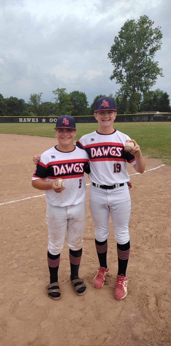 2027Sb's tweet photo. Game three win 10-2 in four innings over Diamonds Dynamite.

Mason Hayes 2-2 3RBI
Jay Roper 1-1 2RBI (2R HR)
@Owen_King19 1-1 1RBI (Solo HR)
Alex Wilcox 1-2 2RBI 
@DBrandle2028 1-2 
@Mgrice_10 1-2 
@Evanking21 1-2

@Mgrice_10 4IP, 4H, 2R, 2ER, 0BB, 3K

#bashbrothers https://t.co/piakPaLTzZ