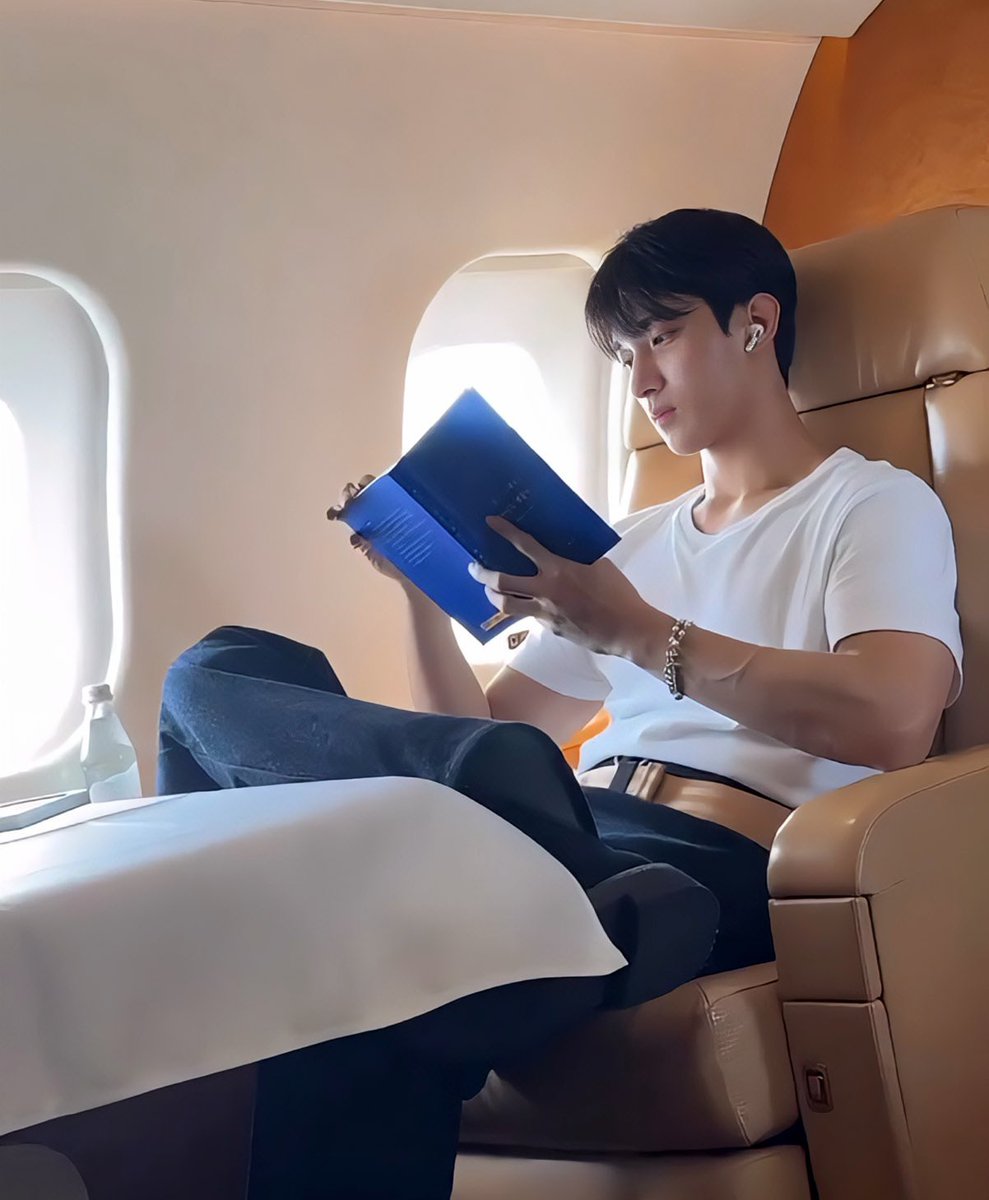 urhideaway's tweet image. —since that day, you caught my attention. but sadly, you never noticed my existence.