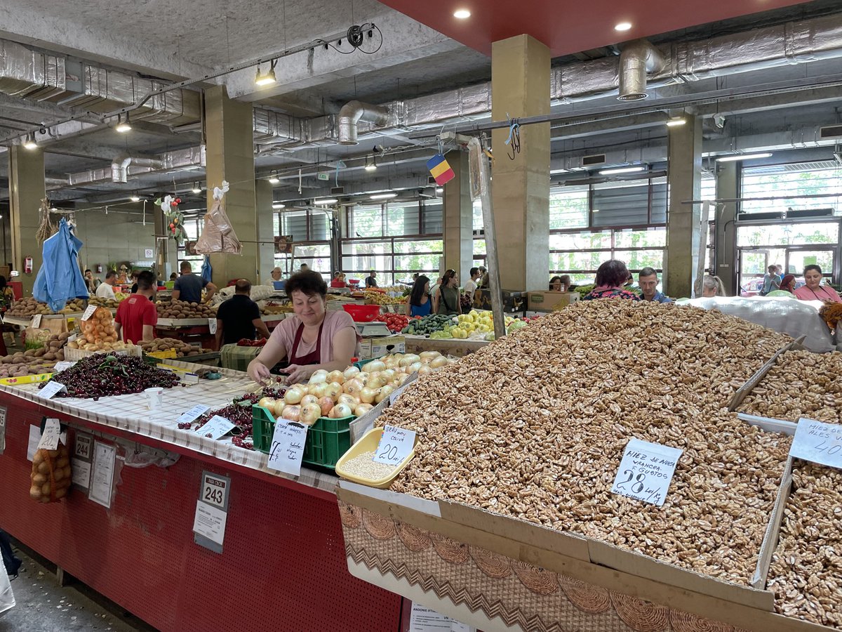 Market day in Bucharest 🇷🇴#freshfoods