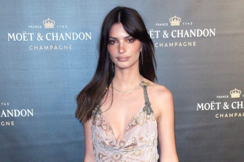 https://t.co/4GQYebdgWG https://t.co/GmXEH2UMRk 'They were together most of the night': Sparks fly between Tom Brady and Emily Ratajkowski: Tom Brady and Emily Ratajkowski were together most of the night… https://t.co/UYuT1rdKAh https://t.co/hWMro0jKLK https://t.co/yh6S9py4qA https://t.co/OodxKhSQUj