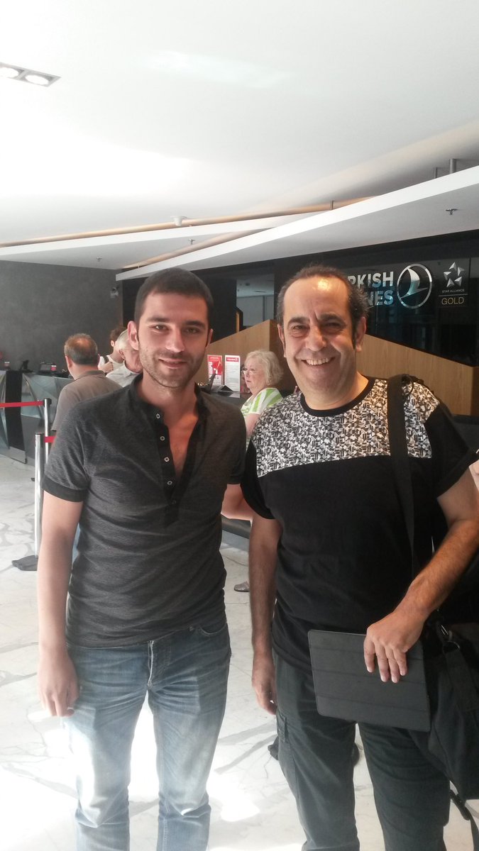 5-10 dakika da olsa sohbet edebilmiştik…Müthiş mütevazi insan,mekanın cennet olsun…#ÖzkanUğur