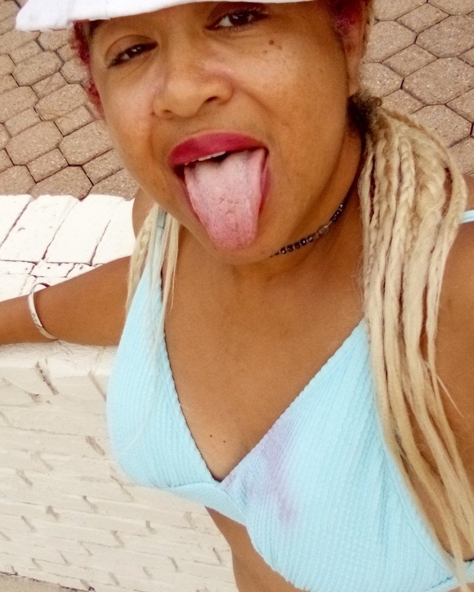 NotaryChickAL's tweet image. Need a #notarysigningagent stamp? Get me, if I'm near your camp!