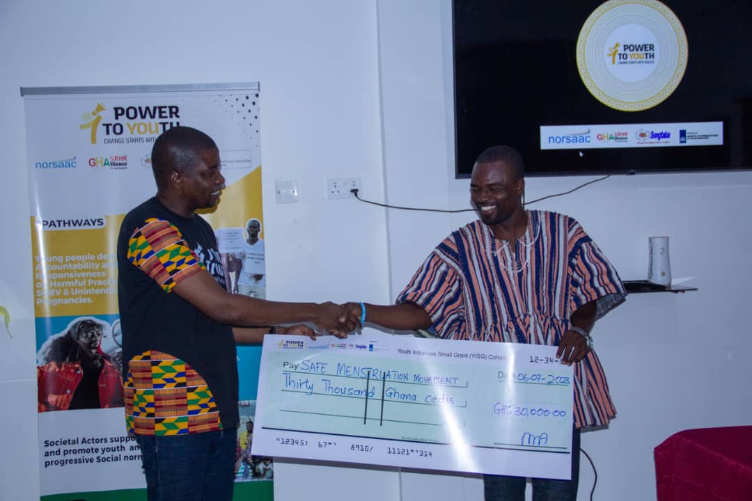 news_ghana's tweet photo. Youth networks receive funding under Small Grants Project #Business #000 #GNA #ProjectGrant #RosemaryWayo https://t.co/lg8ag1UtVk https://t.co/Ms3dJlRfOn