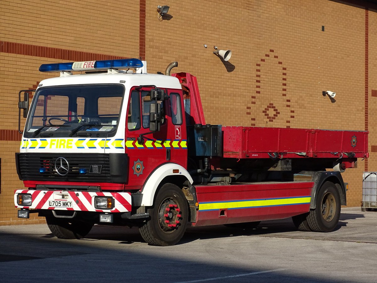 FPhotographer05's tweet photo. Photos from yesterday evening of various appliances at some @SYFR stations (Rotherham, Tankersley &amp; Birley Moor). Big thanks to the crews at all stations for being very welcoming and letting me get some photos! https://t.co/Xsc1P54kx4