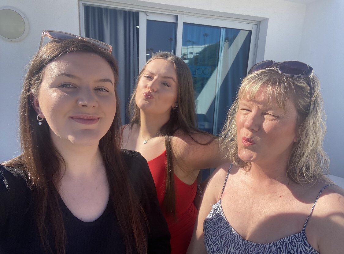 wendpassx's tweet photo. Fab holiday! With these beauties ☀️ https://t.co/tGk10OhIWR
