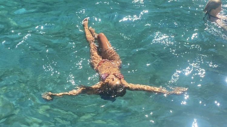 wandervoyage's tweet photo. Oh, to swim in the sea and let the waves wash your worries away 💭 https://t.co/gsOtPqzFrt