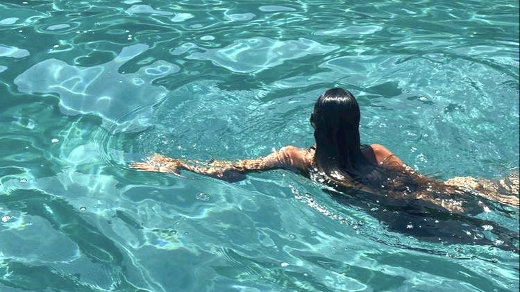 wandervoyage's tweet photo. Oh, to swim in the sea and let the waves wash your worries away 💭 https://t.co/gsOtPqzFrt