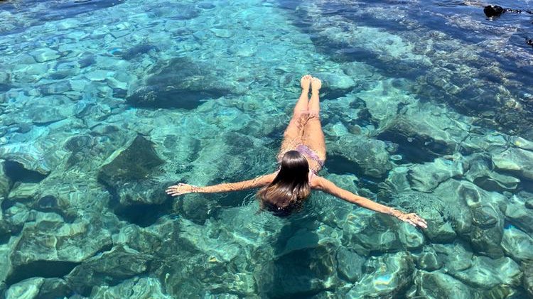 wandervoyage's tweet photo. Oh, to swim in the sea and let the waves wash your worries away 💭 https://t.co/gsOtPqzFrt