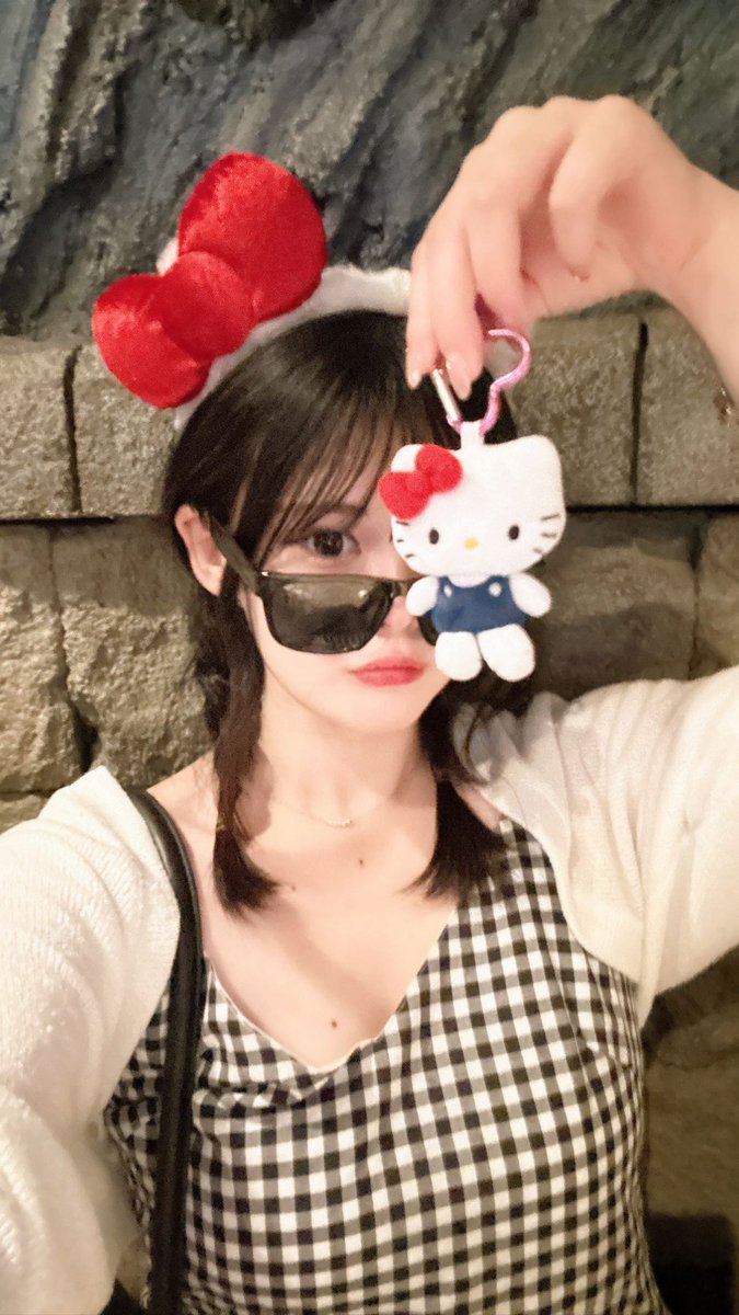 ____02chi's tweet photo. ずっとキティちゃん持ち歩いてた https://t.co/lNALh9M8uV