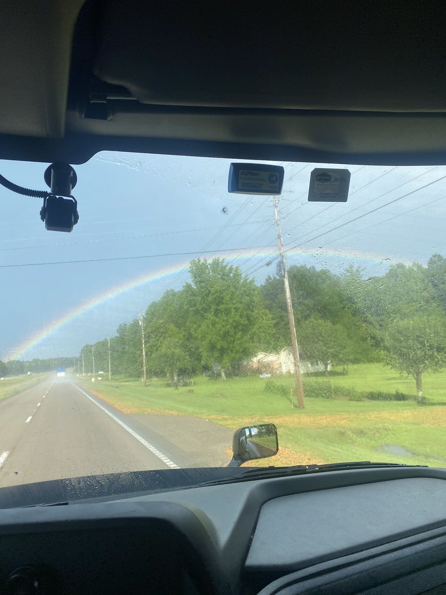 Reddevil_0323's tweet photo. Finally caught one #rainbow #otr #theview #truckers #hopeforbetterdays https://t.co/v8plnXj5GI