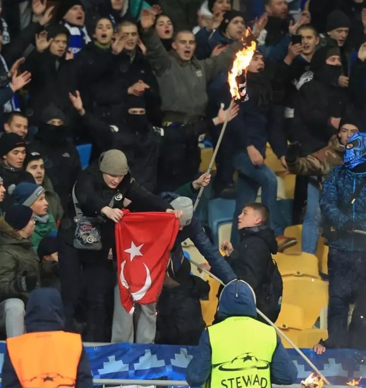 A few years ago, the football club Dinamo Kiev burned the national flag of Turkey in its stadium during a football match with Beşiktaş (a Turkish team) and committed a great disrespect. Today, they shared reproachful posts to Fenerbahçe as if they were very peaceful and ethical