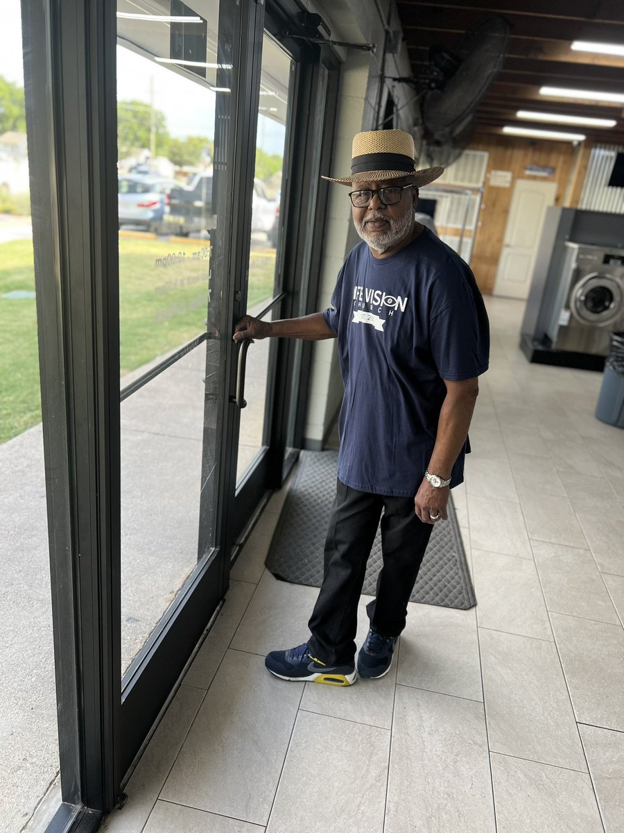 BogarLaurance's tweet photo. Papa Bogar Joel Andrew Bogar said he top flight security 😂😂😂…he opens and closes the door lol
He said his shirt is the billboard and he is the greeter lol…yes sir work in your area of anointing ❤️❤️❤️❤️
#welaugh
#wedolifetogether
Joel Bogar
We are LVC MANSFIELD 💙💙💙 https://t.co/oOfOHwd3LY