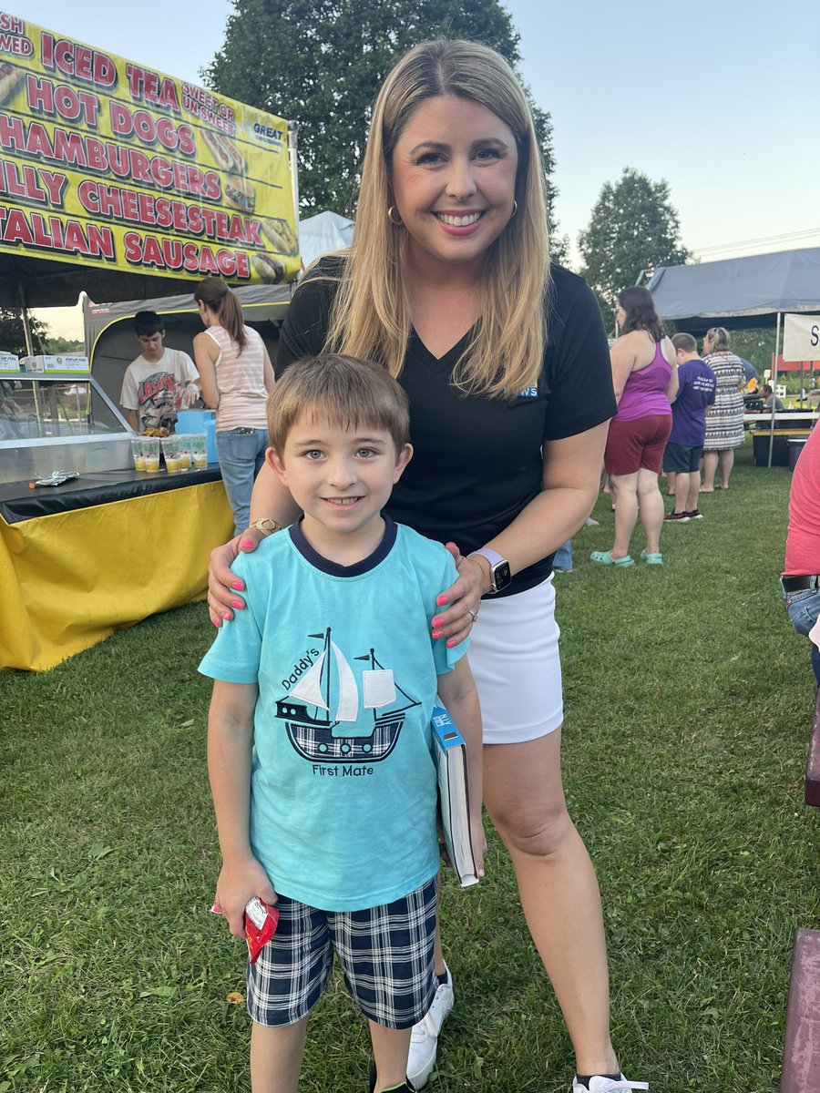 LindsayWFMJ's tweet photo. I had a blast meeting our @21WFMJNews viewers last night at the Sandy Lake Fun Days parade and festival! The kids had so many fun 🤩 activities and lots of candy to take home! 

#SandyLakeFunDays #SandyLake #MercerCounty #Pennsylvania https://t.co/F6XviJP7uL