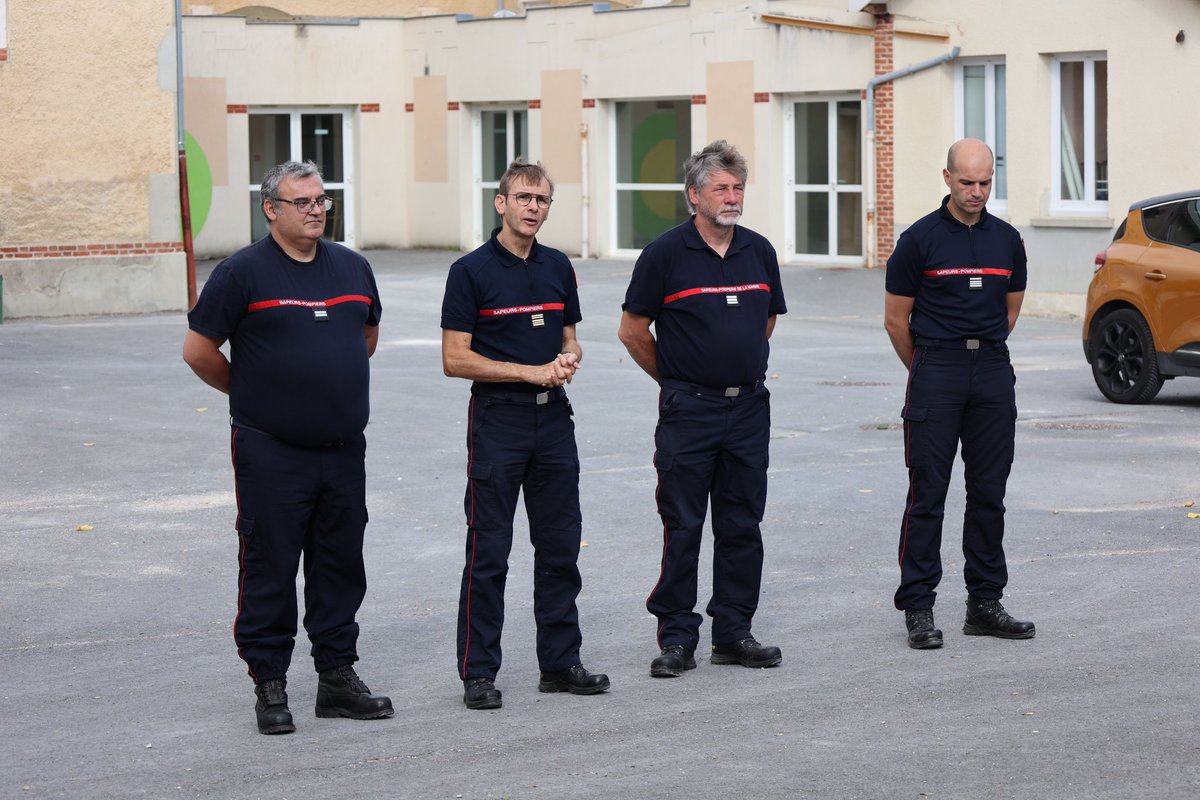 SDIS51's tweet photo. #BNJSP2023 🧑‍🚒👩‍🚒 Ce matin, le ltn-colonel Cordier, chef de pôle ressources du #SDIS51 et le Cne Jacquet, président de l’@udsp51 , co-président de l’ADJSP51 ont accueilli près de 50 jeunes sapeurs-pompiers (JSP) au lycée de Somme-Suippe pour les épreuves du brevet national. https://t.co/VY5rQPrL58