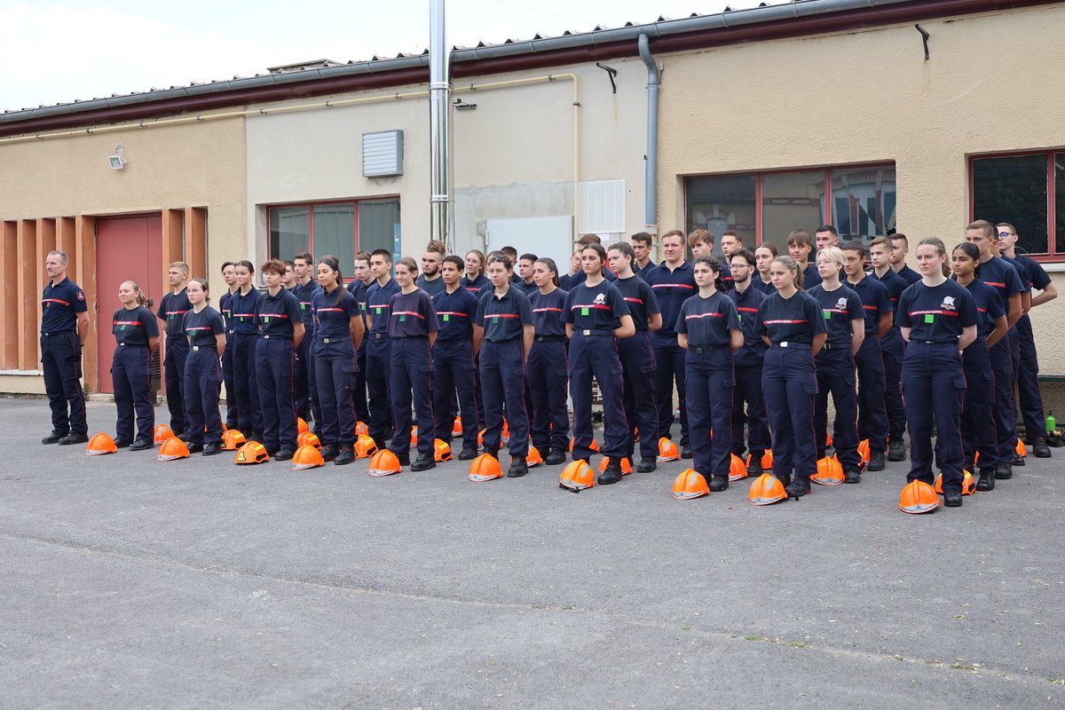 SDIS51's tweet photo. #BNJSP2023 🧑‍🚒👩‍🚒 Ce matin, le ltn-colonel Cordier, chef de pôle ressources du #SDIS51 et le Cne Jacquet, président de l’@udsp51 , co-président de l’ADJSP51 ont accueilli près de 50 jeunes sapeurs-pompiers (JSP) au lycée de Somme-Suippe pour les épreuves du brevet national. https://t.co/VY5rQPrL58