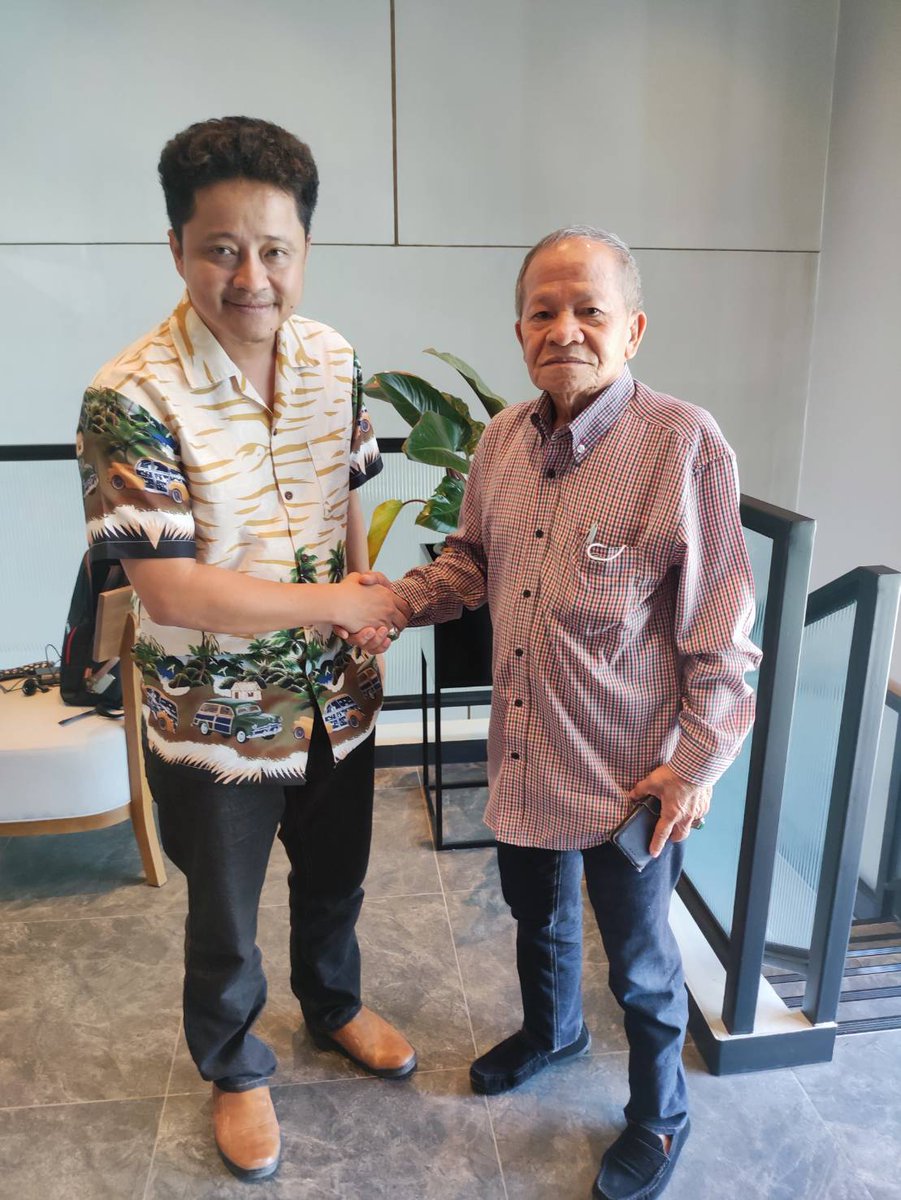DCTOKEN1's tweet photo. วันนี้มาเป็นตัวแทนทีมงาน MFG ร่วมพูดคุยกับนายกสมาคมผู้ผลิตและส่งออกสินค้าฮาลาลไทย ฮัจย���พิชิต รังสิมันต์ เตรียมทำ MOU ร่วมกัน เพื่อยกระดับธุรกิจฮาลาลไทยสู่ระดับสากล #Halal #DeenCoin #BinanceSmartChain 
https://t.co/hwJfpwk3Ja https://t.co/X87K8Y57Tp