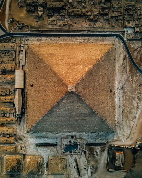 Arteymas_'s tweet photo. La Gran Pirámide de Giza en Egipto vista desde un dron… https://t.co/ALfn4NOWOx