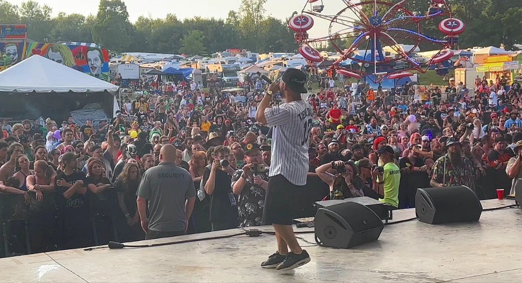 tierrediaz's tweet photo. I'll be forever grateful for this moment, for those in attendance, and for those who helped make it happen. Thank you!!!
#MANIFLEX
#TierreDiaz #GatheringOfTheJuggalos #gotj #gotj23 #mainstage #thegatheringofthejuggalos #thegathering #thankyou #grateful #gratitude @icp https://t.co/36cewcq7sr