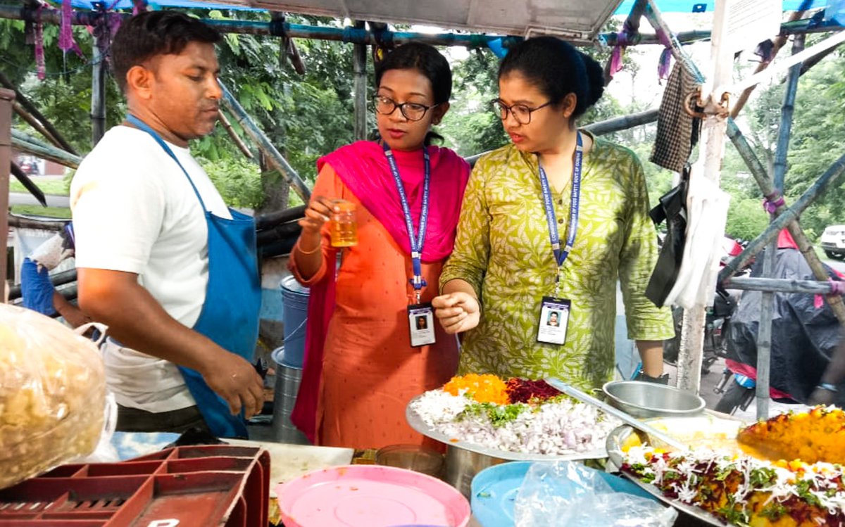 smartcityrkl's tweet image. 28 units including street food vendors, sweet shops and retail units were inspected during #EnforcementDrive on Saturday. A net fine of Rs 2300 was collected under sec 69 of the FSS Act.
#rmc #rourkela