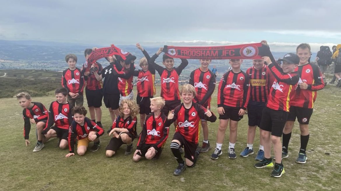 Xannyod's tweet photo. @FrodManor @hevysween  Aidan, Alfie and Bruce walked and ran up Moel Famau today with their football team @FrodshamJFC to raise money for Alder Hey. They have so far raised over £2300. Well done boys ⭐️⭐️⭐️ https://t.co/qlXfpsrbXO