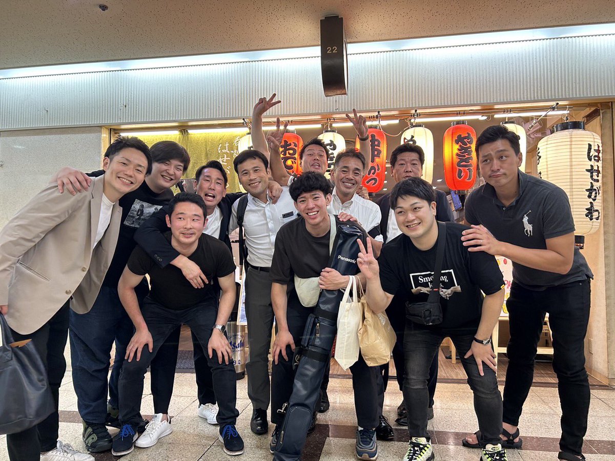 kenyukai_chuo's tweet image. #中央大学剣道部 関西支部総会
無事終了。
最年長71歳、
最年少はルーキーOBOG、
歳の差約50歳と思えないほど盛り上がりました。本日の近畿実業団、パナソニックの優勝報告ができればもっと良かったかな(笑)お疲れさまでした✌️