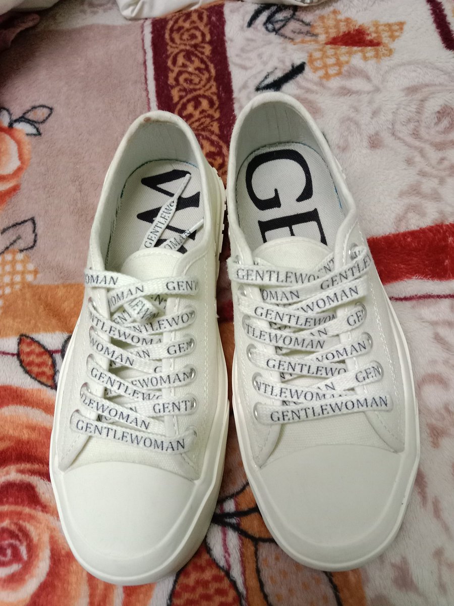 mefonty's tweet photo. รองเท้าผ้าใบ Gentlewoman สวยๆ มีกล่อง
ตามภาพ ไซส์ 36 ความยาว 23.5 เซน  
ส่งต่อ ราคา 1200 บาท📍
มือ1ขายอยู่ที่1790
สนใจทักเฟสบุ๊คแม่ค้าได้เลย ทวิตแชทชอบไม่ขึ้น
 FB.Mukwongmuang
#ส่งต่อ  #ของมือสอง #มือสองสภาพดี #gentlewoman #รองเท้ามือสอง #รองเท้ามือสองของแท้ #ราคาถูก https://t.co/DNtDAPSmNu