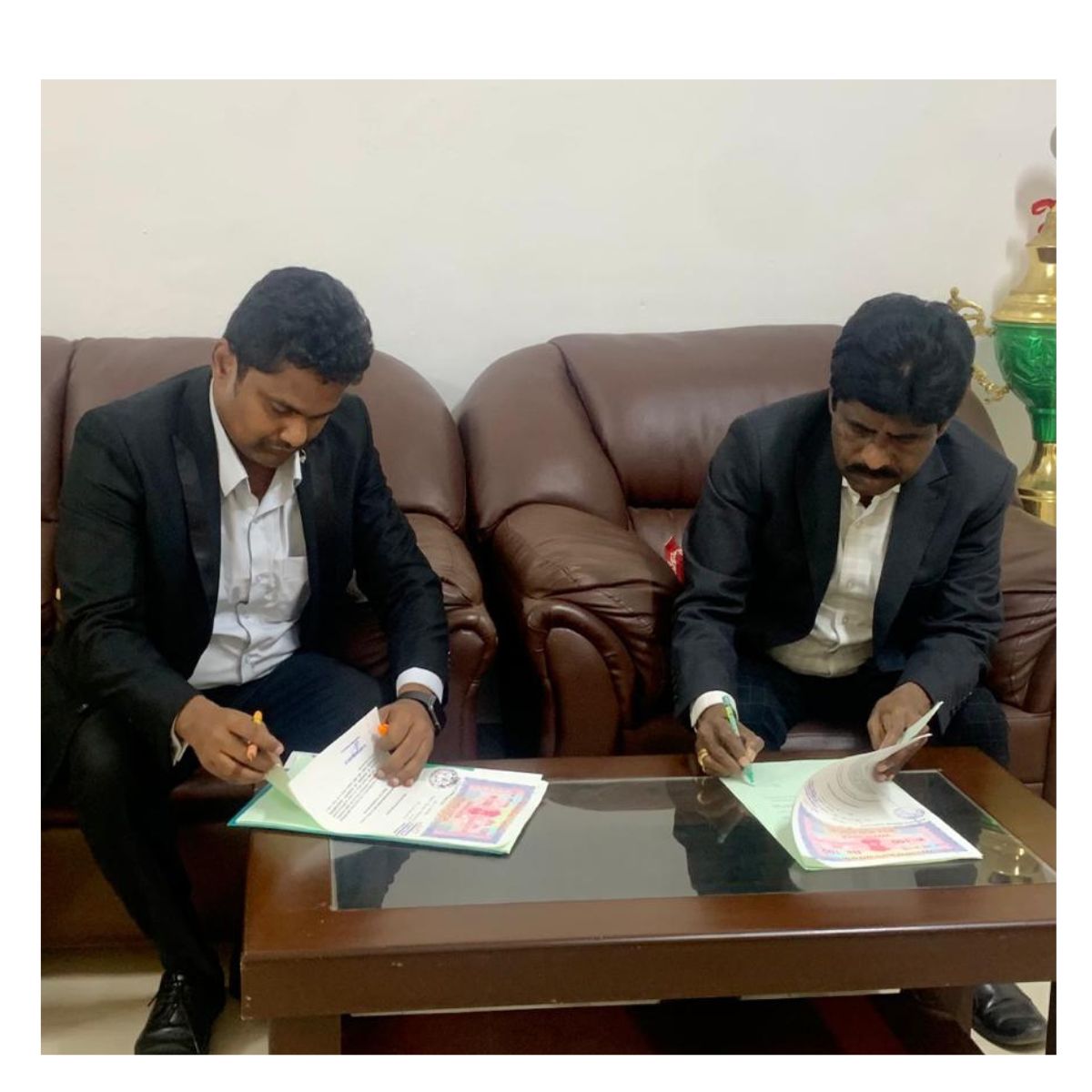 GritCareer's tweet photo. Exciting News 💫

Pleased to share that @GritCareer  &amp; Sri Raaja Raajan College Of Engineering And Technology - [SRRCET], Karaikudi have signed this Memorandum of Understanding (MOU) to help students from Tier-3 cities to excel in their technology endeavours.

@KartiPC @mkstalin https://t.co/Z2fB6QFlbP