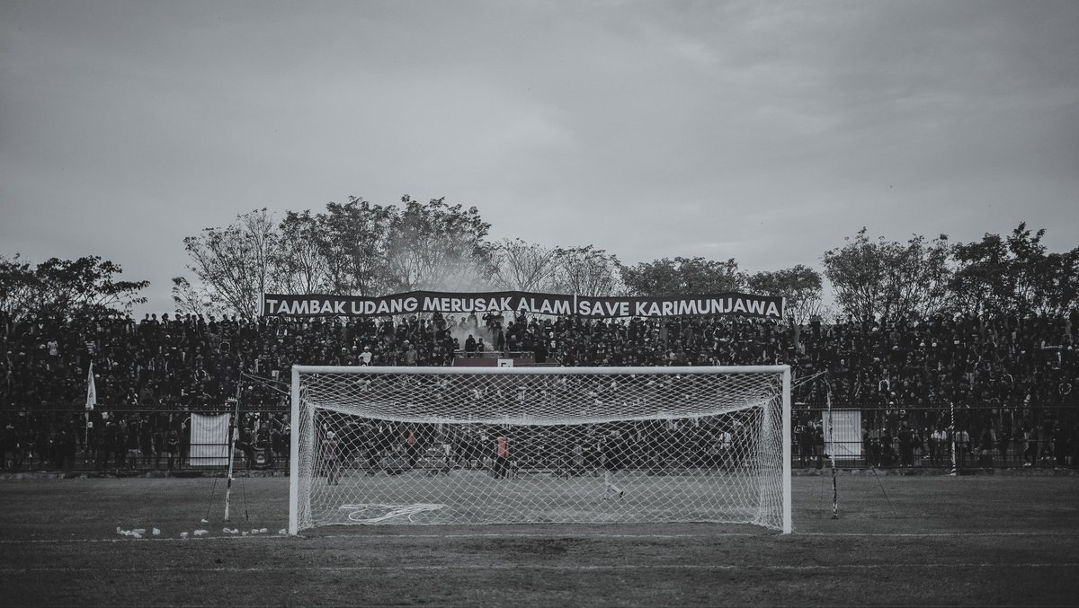 Kami masih berdiri tegak dan bersuara lantang, menyuarakan isue sosial terkait dengan aktifitas tambak udang di Karimunjawa yang berdampak buruk terhadap kelestarian lingkungan hidup. #SaveKarimunjawa #TambakUdangMerusakAlam #Alerta