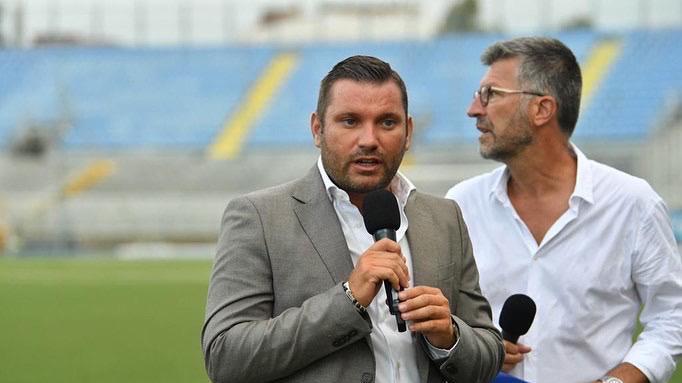 Quattro chiacchiere con... Ivan De Grandis, assessore allo sport del Comune di Novara

<a href="/NovaraFC_Calcio/">Novara_FC_Calcio. ModoCarreraDT. CL</a> <a href="/IGOR_Volley/">Igor Volley Novara</a> <a href="/AzzurraHockey/">AzzurraHockeyNovara</a> <a href="/MaxCorsano/">Massimo Corsano</a> <a href="/Ivan_DeGrandis/">Ivan De Grandis</a> 

vanovarava.it/vnv/index.php?…