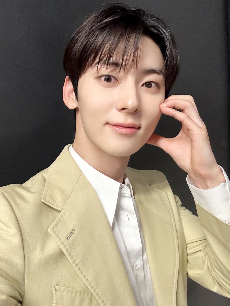 HWANGMINHYUN_TH's tweet photo. [#Moment_H] 📸

230708 จดจำไว.. วันที่เทพเจ้าฮวังได้ลงมาจุติ🤴🏻🪽
วันนี้ที่พรไม่สิ้นสุด
เมื่อวานอาจจะเป็นฮวังมินฮยอนแต่วันนี้เป็น GOD มินฮยอน✨

#ฮวังมินฮยอน
#황민현 #HWANGMINHYUN
#2023AAABC_男神
#2023AAABeginningConcert https://t.co/Ym1GwZqGwz