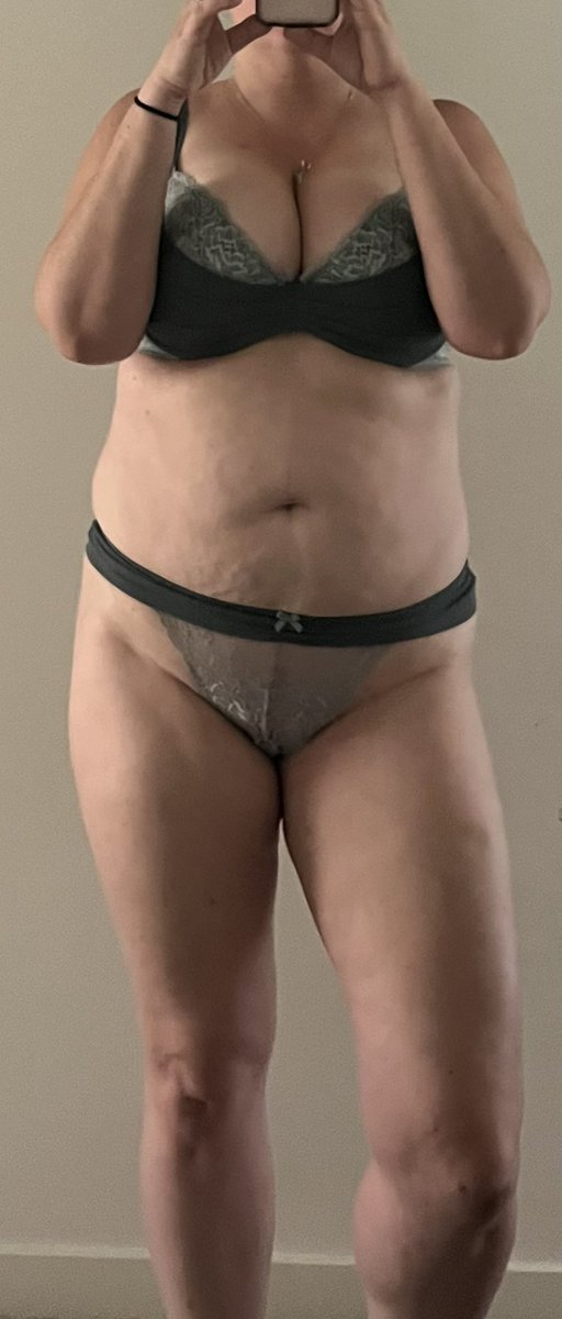 I’m getting ready to board a flight right now… I’m wearing some of my sexiest panties and I’m gunna look hot… because it’s the first time that I’ll take a night away to cuckold @david_cuck83! I can’t wait to wake up with another man’s cock in me tomorrow