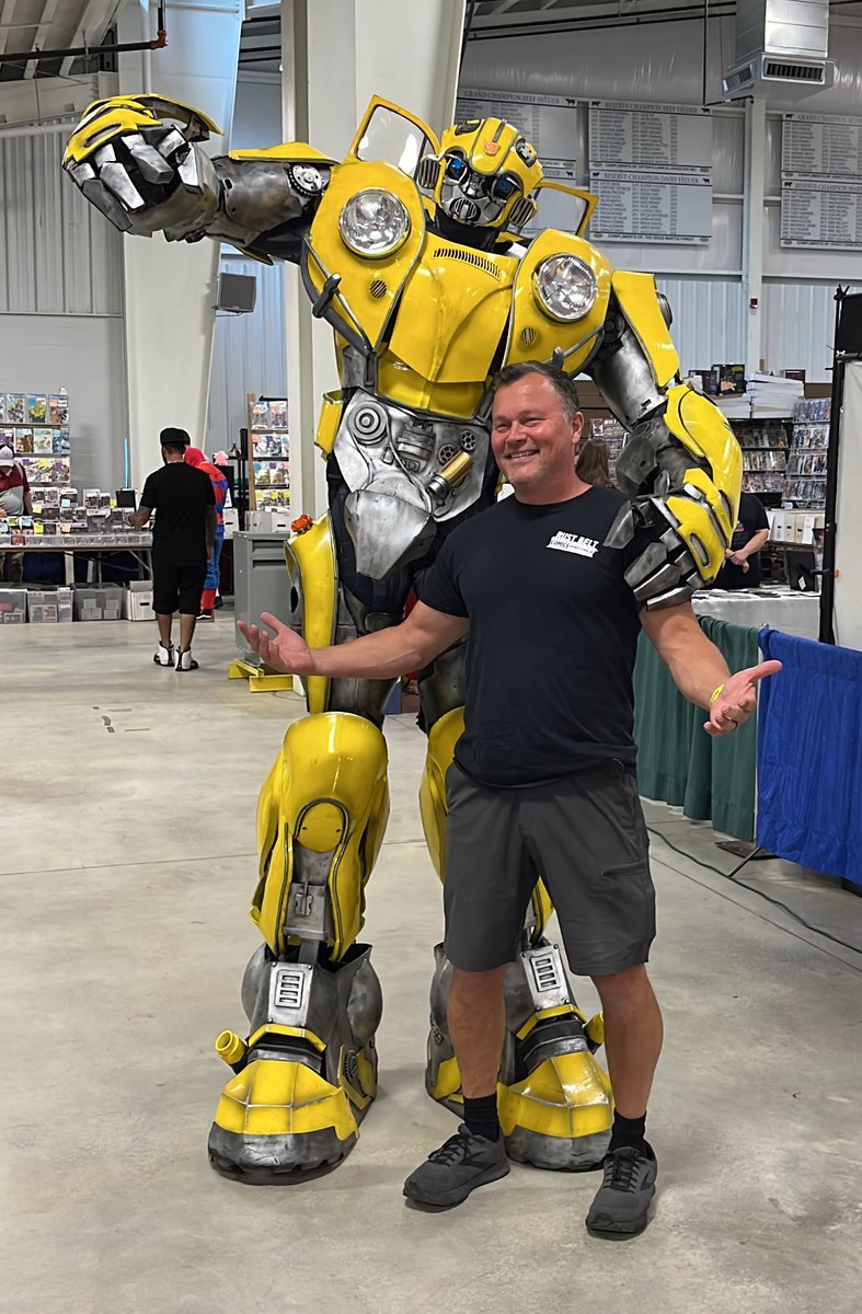 Rustbeltcomics's tweet image. Rust Belt Comics is setup at the Youngstown Comic Con at the Canfield Fairgrounds with Bumblebee from the Transformers. Come join us! We are here until 5pm today and starting tomorrow at 10.