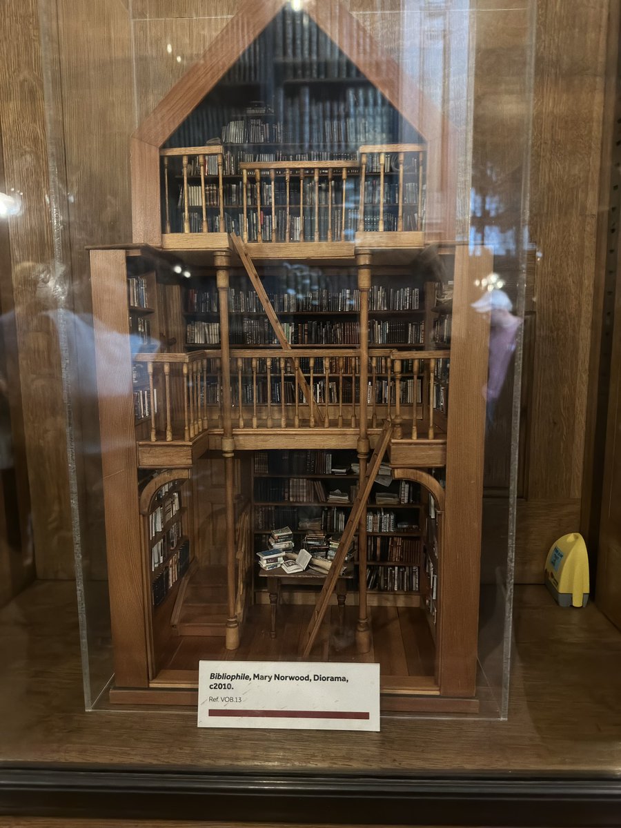 lostandbounduk's tweet photo. Amazing diorama at #JohnRylands library. Well worth a visit if you're ever in #Manchester 

#Library #libraries https://t.co/CQ9GO6J4Gu