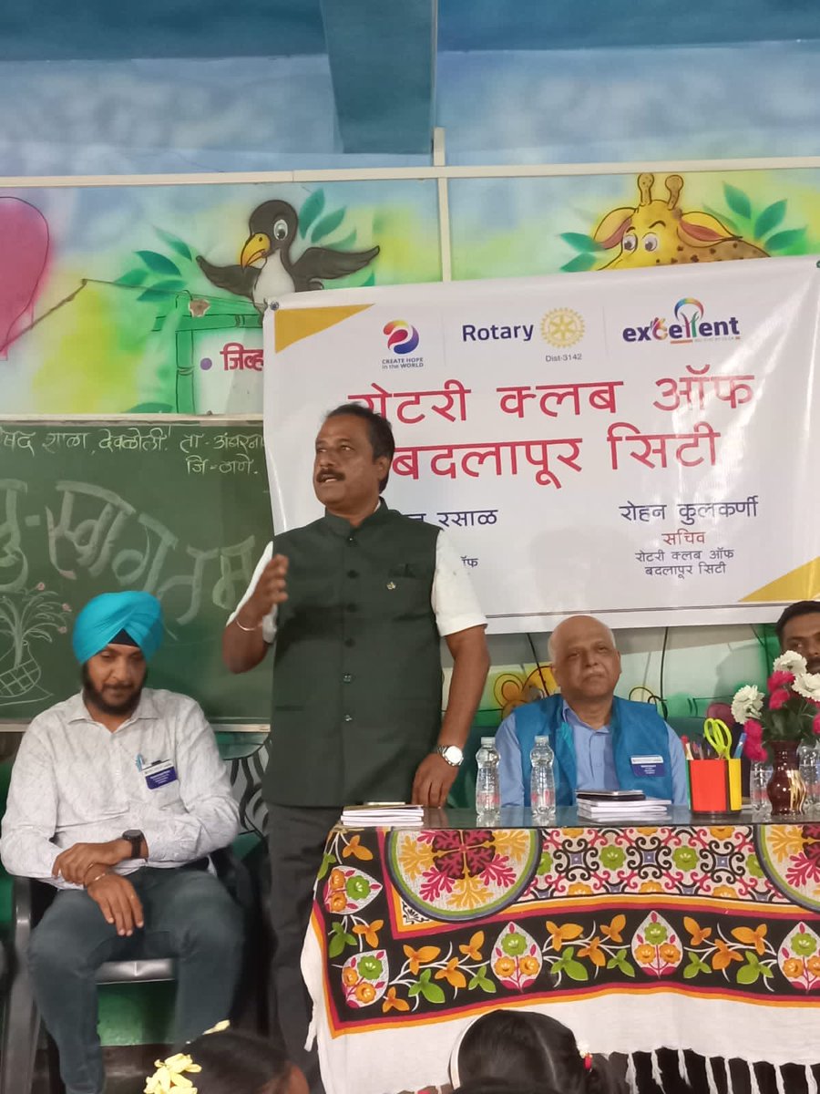 RIDist3142's tweet photo. RC of Badlapur City President Rtn. Sachin Rasal did wonderful project on Literacy
They donated 2 computers and ~1000 books  to ZP schools.

Special Thanks to DG Rtn Milind for gracing the function as chief guest.

#rotarydistrict3142  #Rotary #year202324 #rotaryclub #Badlapur https://t.co/GbUYgF4uAo