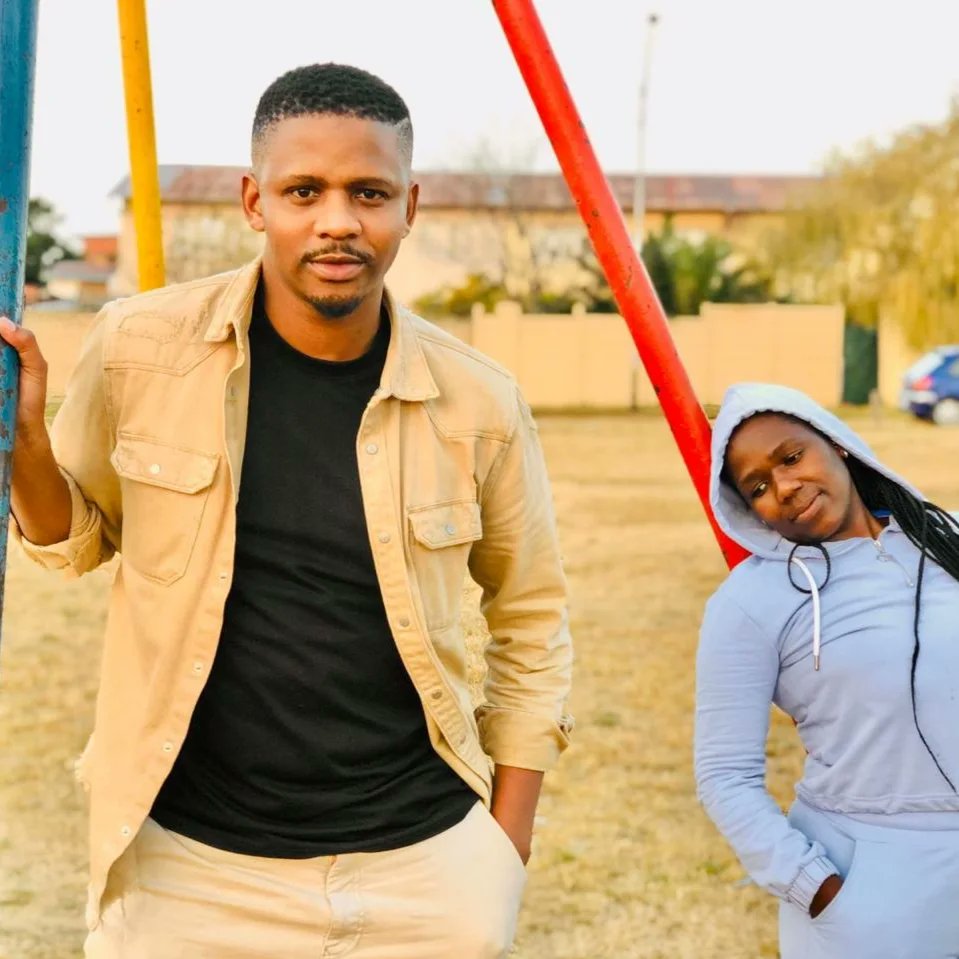 UWFM88_106FM's tweet photo. Gcwala, sendigcwele! #IQL no @Samora_Mangesi ...
Ithotholo malihlale likufuphi, ulijonge kodwa ungaliphathi eloqhosha... ulijonge nje, ngalendlela losisi andijonge ngayo.
#IQL 🤣🤣🤣🤣🤣🥰🥰🥰🥰🥰🥰🥰 https://t.co/rLQpFLwCNk