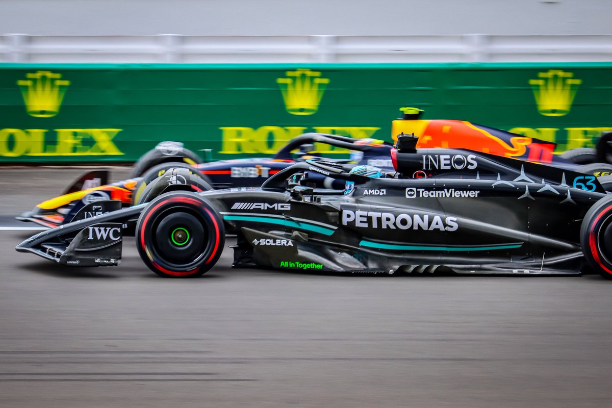 Here is that photo from earlier today! Probably one of the best photos I've captured trackside. 😅💙🏁🇬🇧📸 Taken at Woodcote during FP3 using my Canon 90D.

Thank you for all the super lovely comments and the tens of thousands of likes! You've ruined my notifications!!! 🥹