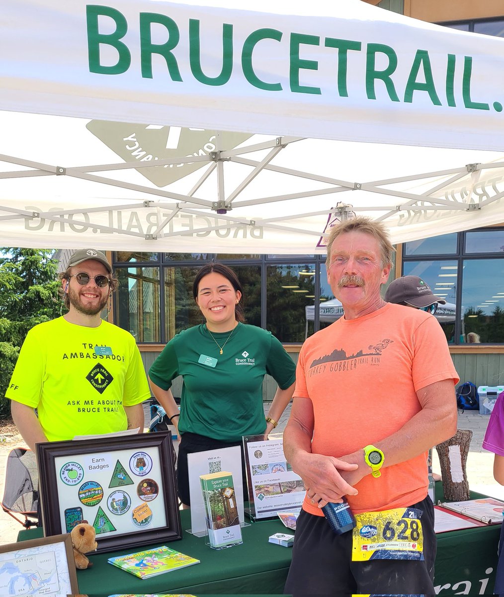 Congrats Stan Kaczmarek our BMBTC land steward director successfully finishing today 21km at BM Summit 700 event. On this picture he is visiting our booth and chatting with trail ambassadors.