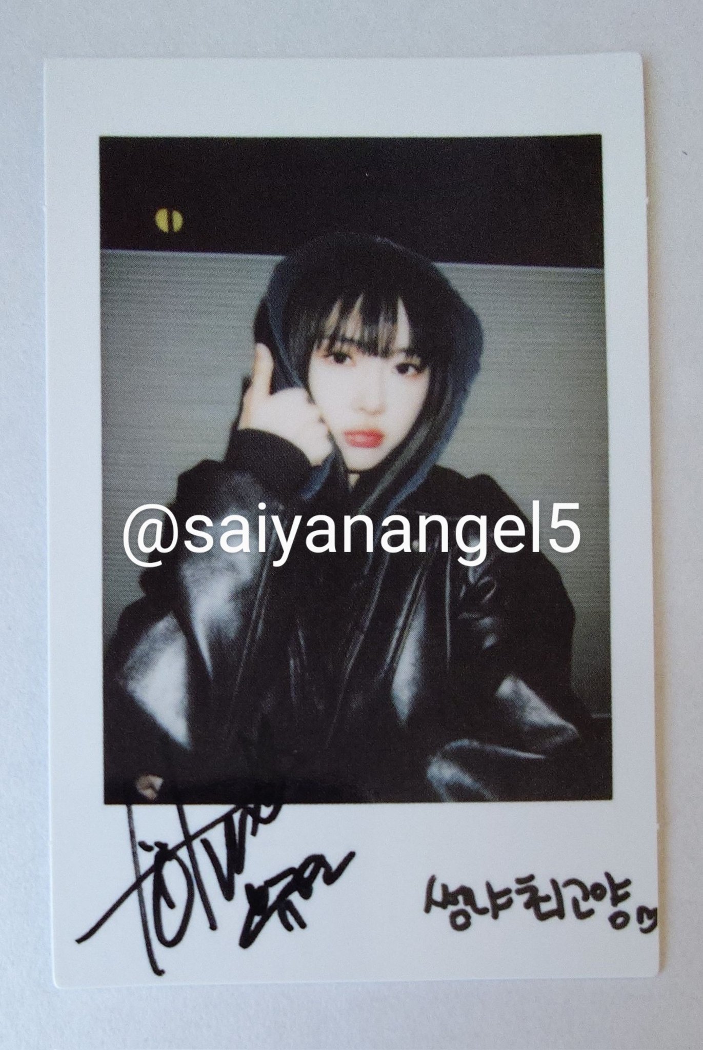 アイドル Dreamcatcher Yoohyeon signed WOOP poster アイドル Dreamcatcher Yoohyeon signed WOOP poster