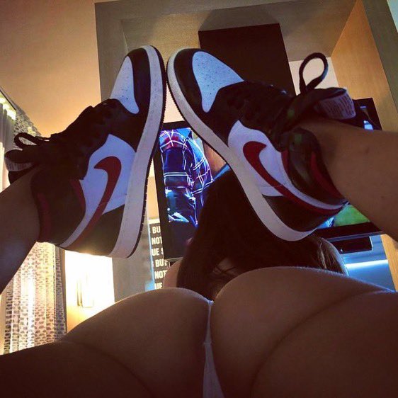 Its gotta be the shoes. https://t.co/DlizfzyA4P<a href="/tag/nfldraft"class="tags"><span>#nfldraft</span></a><a href="/tag/detroit"class="tags"><span>#detroit</span></a>