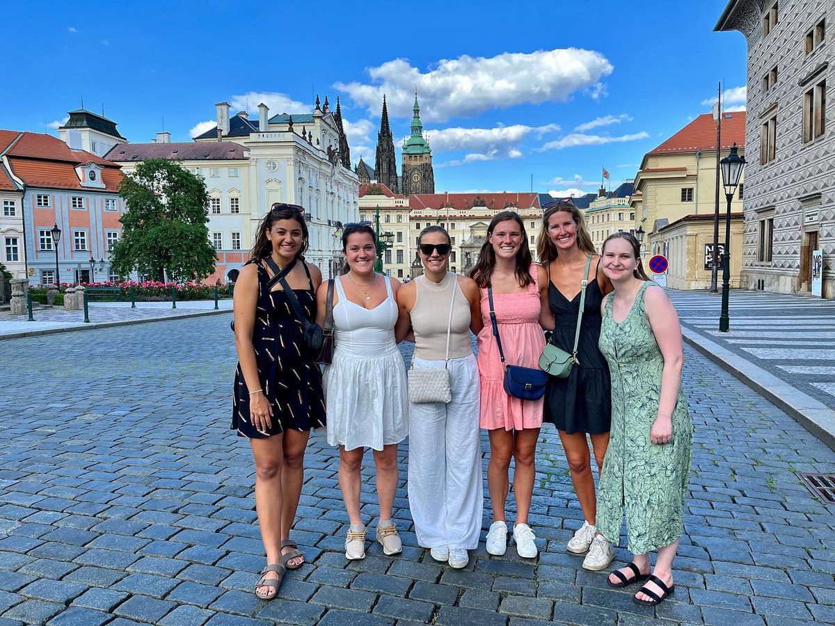 APIabroad's tweet image. Summer 2023 API Prague students hit the town. 
#apiabroad #ispyapi #ExperienceAPI #StudyAbroad 
📷 by @api.prague
