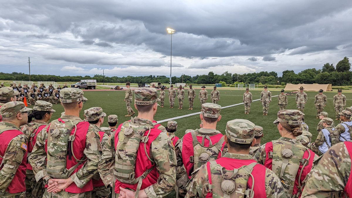 USArmyFortSill's tweet photo. Basic trainees being introduced to their drill sergeants. What are they thinking about right now?
🤔 💭 🇺🇸 
Drop a comment below.
#BasicCombatTraining https://t.co/DiFLVitVue