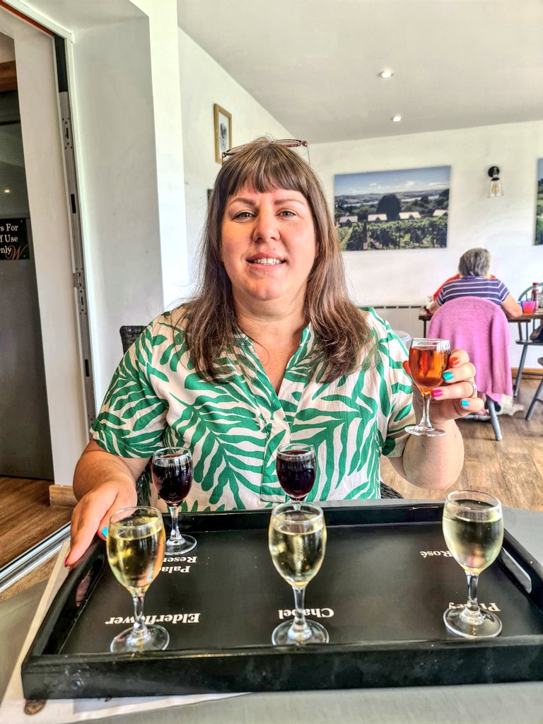Lauren_Heath_PA's tweet photo. Vineyard Vibes... they do great food at their bistro too! @oldwallsvinyard
#Teignmouth #vineyard #DevonWine https://t.co/lKH6grXDVk