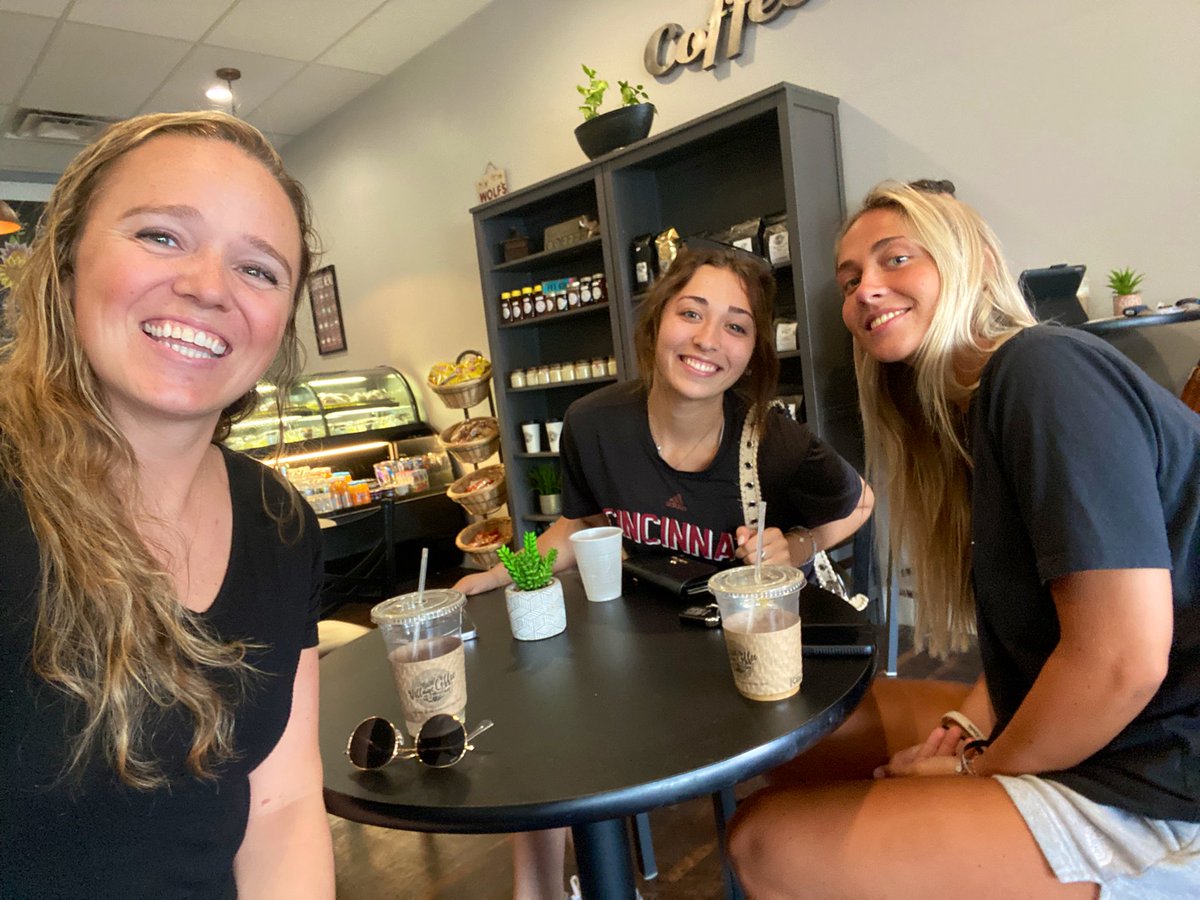 CoachOlson11's tweet photo. First of many summer coffee stops! So proud of the grown up gals these two have become!! 🤍 @rorysheton @sophiethon https://t.co/Pv7isunWg0