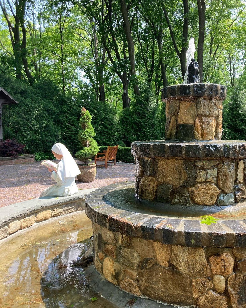 A Religious Sister of the Mercedarian Sisters of the Blessed Sacrament <a href="/MercedarianSrs/">Mercedarian Sisters</a> reading outdoors by a fountain. Photo from the Sisters' Facebook page at facebook.com/photo/?fbid=56….