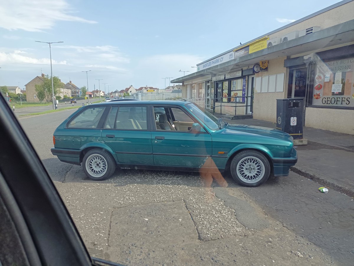 simonscarspots's tweet photo. Old 3 series estate https://t.co/VZn0tynCsH